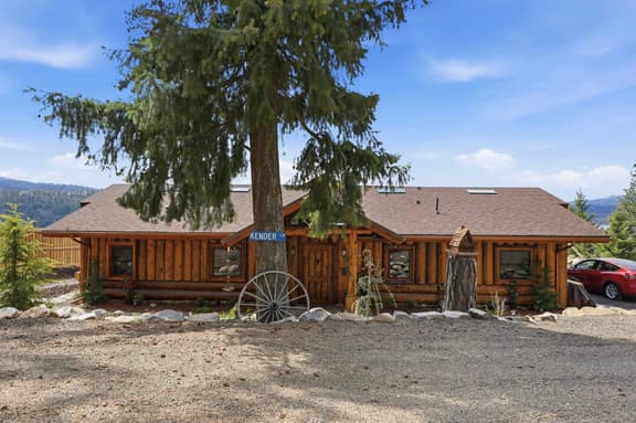 Cozy Lakeview Cabin